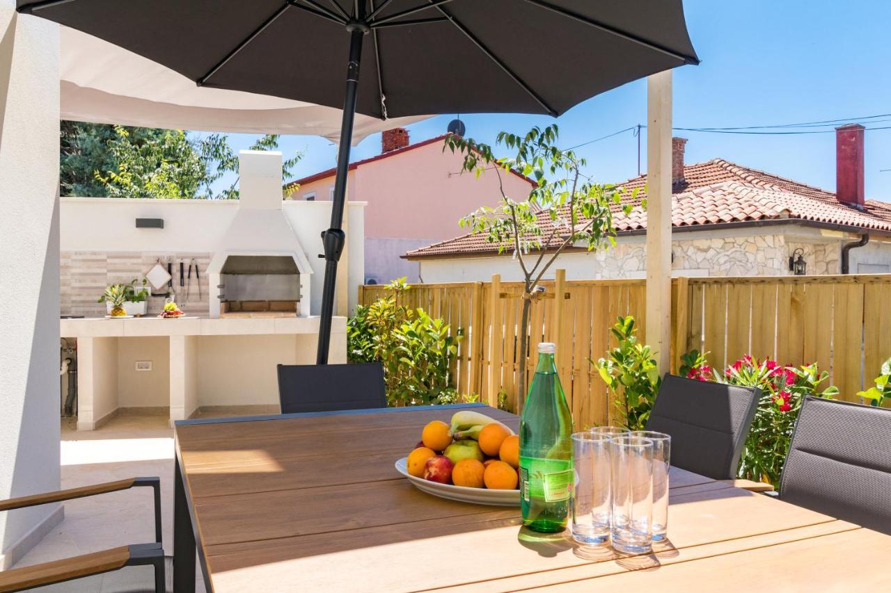 Villa Elena Deluxe Mit Whirlpool Und Beheiztem Pool Am Meer Und Wunderschoenen Blick Auf Die Brijuni Inseln Fažana Exterior foto