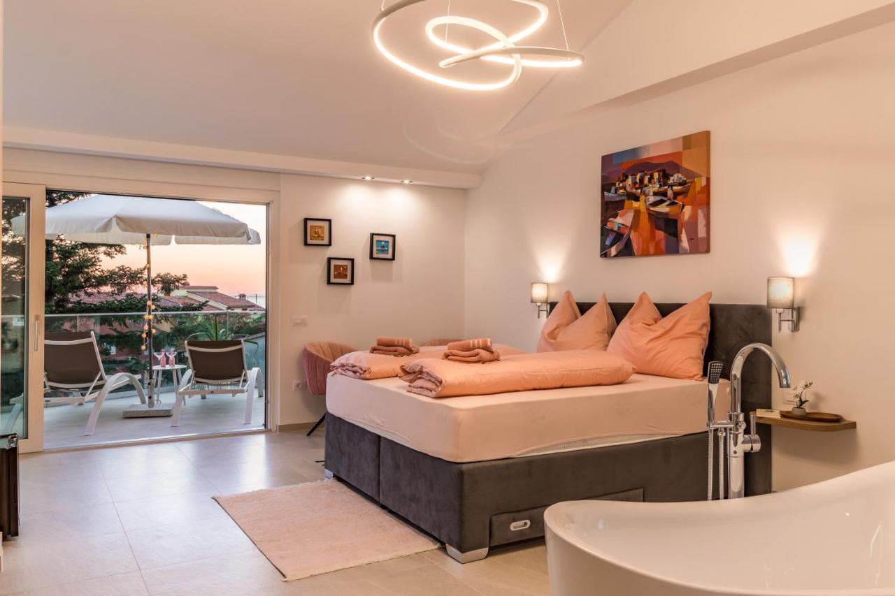 Villa Elena Deluxe Mit Whirlpool Und Beheiztem Pool Am Meer Und Wunderschoenen Blick Auf Die Brijuni Inseln Fažana Exterior foto