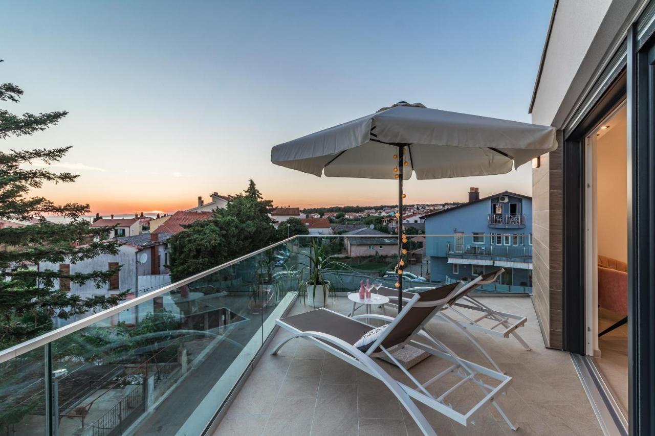 Villa Elena Deluxe Mit Whirlpool Und Beheiztem Pool Am Meer Und Wunderschoenen Blick Auf Die Brijuni Inseln Fažana Exterior foto