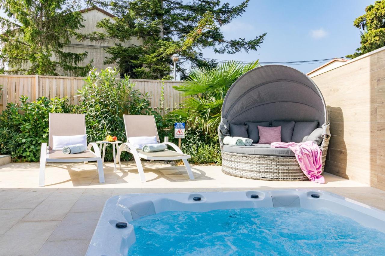 Villa Elena Deluxe Mit Whirlpool Und Beheiztem Pool Am Meer Und Wunderschoenen Blick Auf Die Brijuni Inseln Fažana Exterior foto