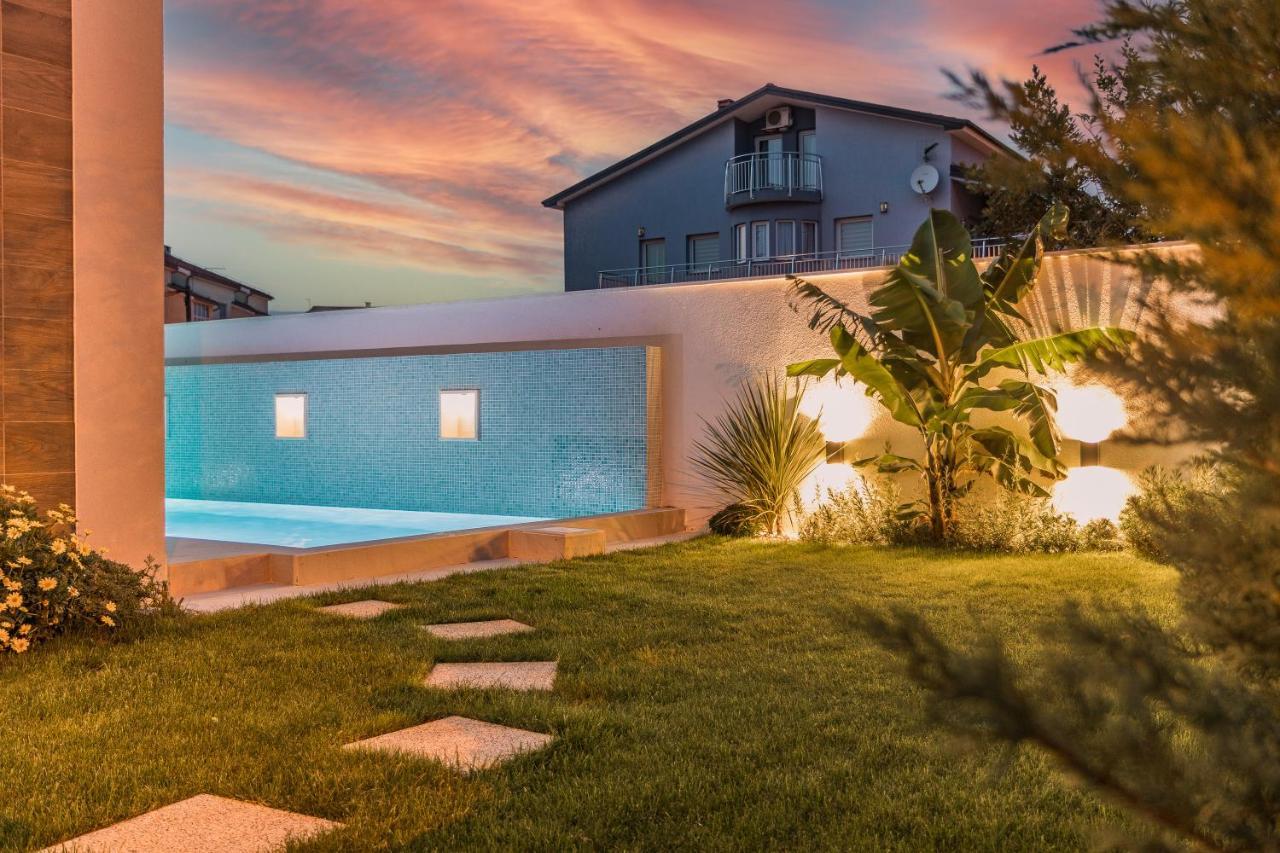 Villa Elena Deluxe Mit Whirlpool Und Beheiztem Pool Am Meer Und Wunderschoenen Blick Auf Die Brijuni Inseln Fažana Exterior foto