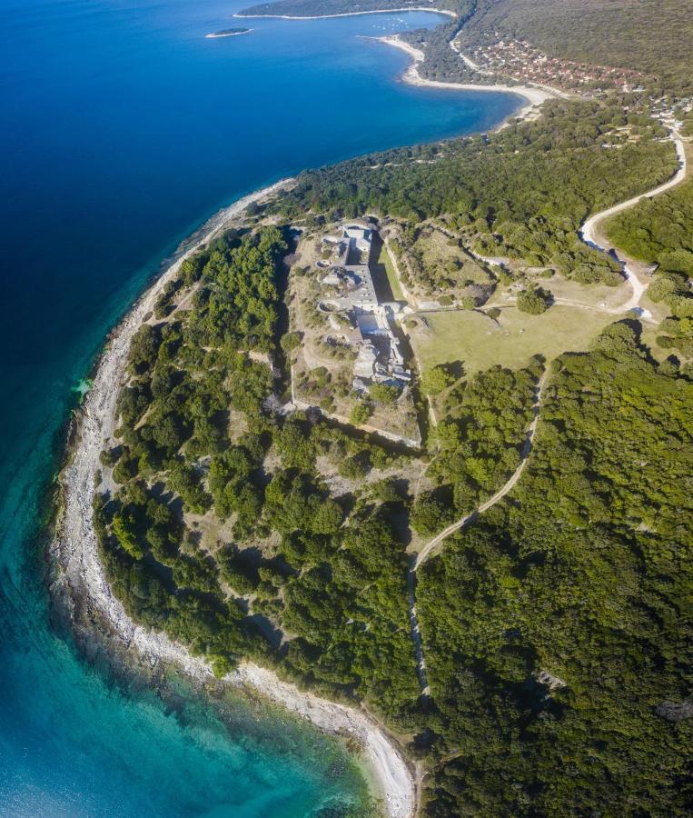 Villa Elena Deluxe Mit Whirlpool Und Beheiztem Pool Am Meer Und Wunderschoenen Blick Auf Die Brijuni Inseln Fažana Exterior foto